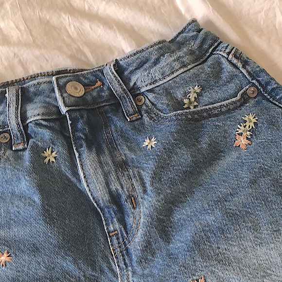 American Eagle Floral Jean Shorts - Picture 4 of 4